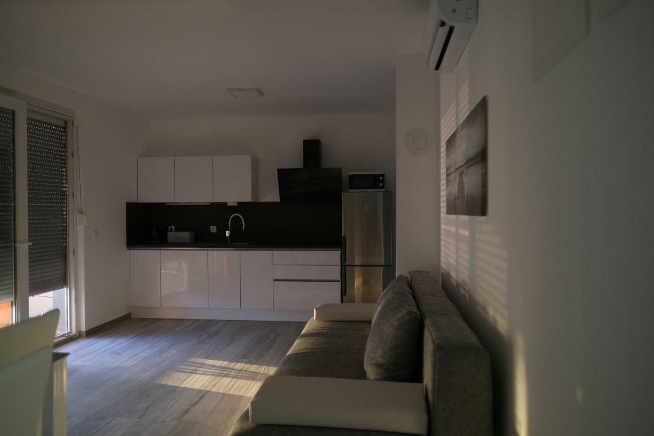 Amazing View Apartments Nin Bagian luar foto